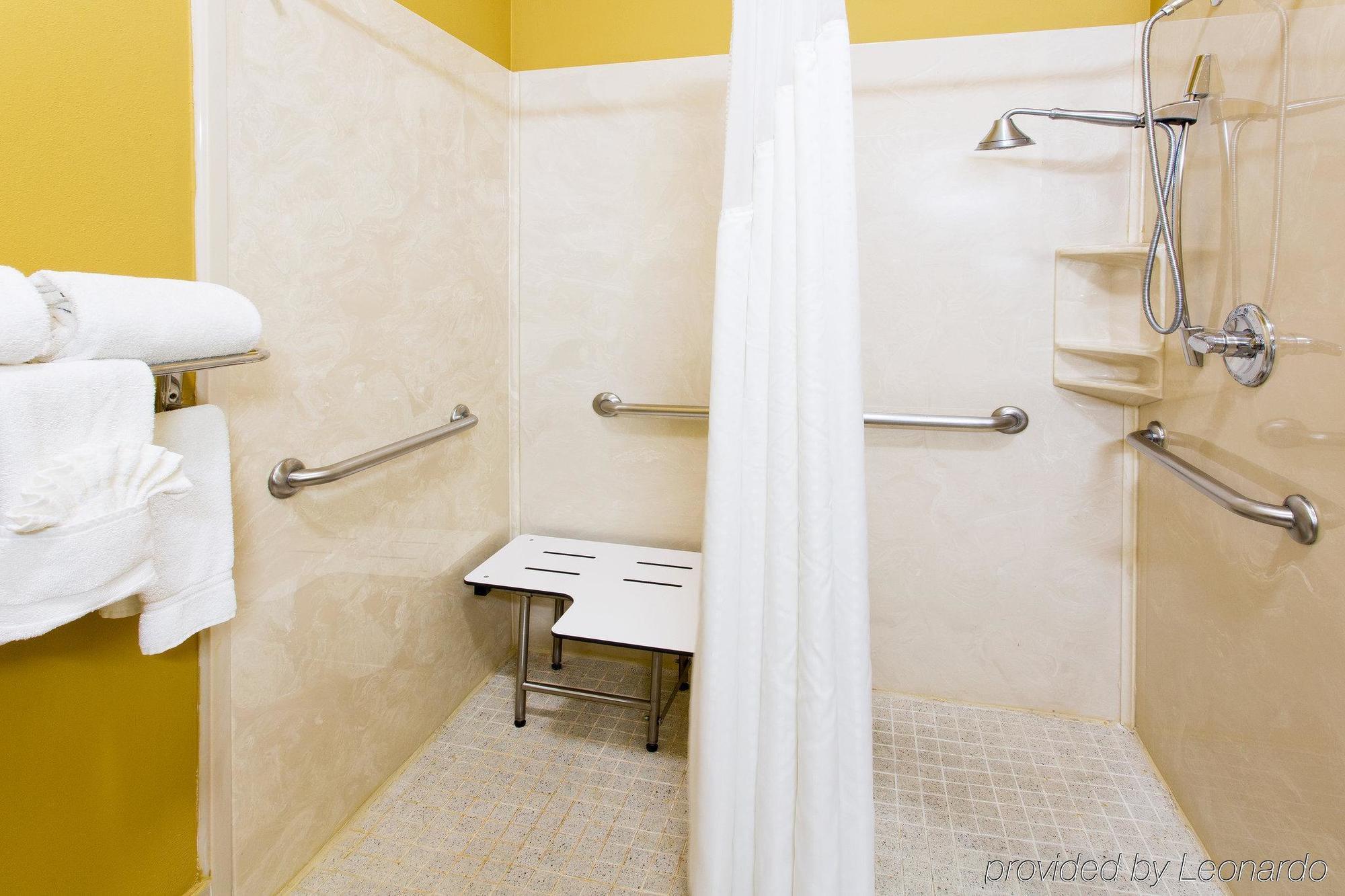 Express & Dallas - By Ihg Duncanville